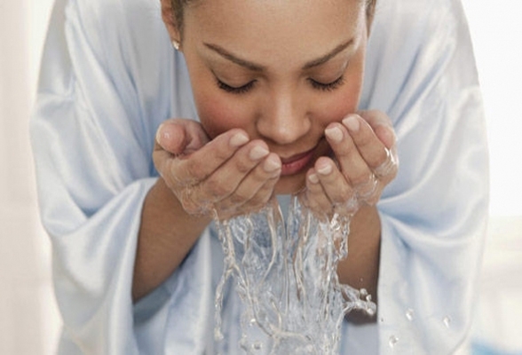 Acne Myths - Does Washing Your Face Clear Up Acne?